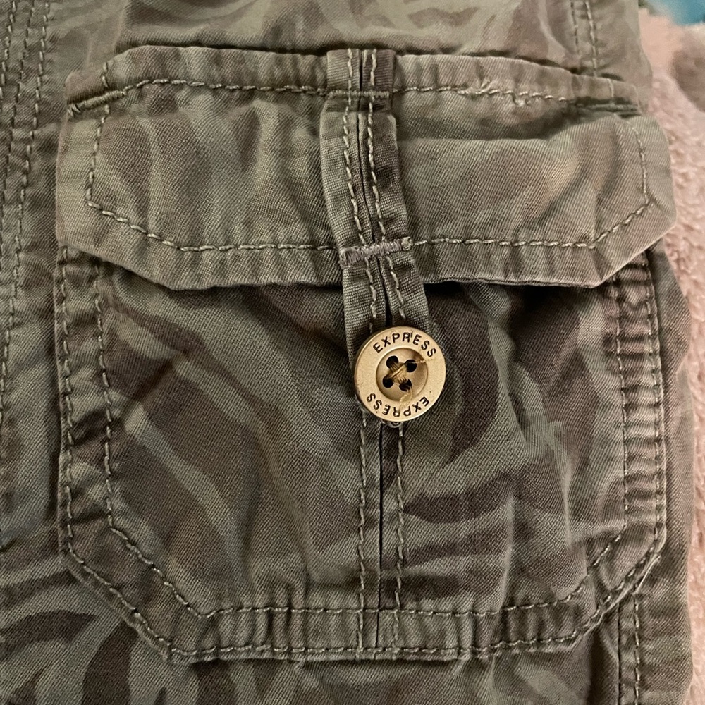 Express Capri’s - 4 - Picture 7 of 9